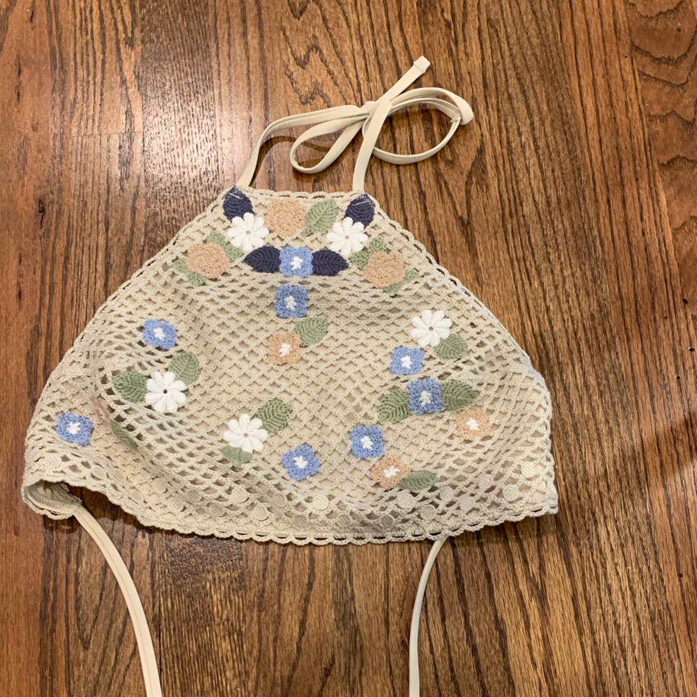 AERIE CROCHET HIGH NECK SWIM TOP WITH FLOWERS SIZE XS